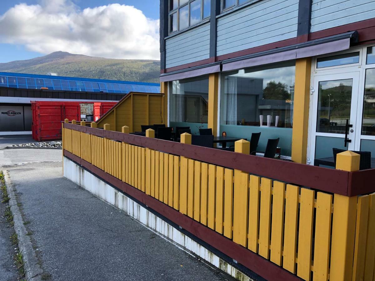 Husnes Sentrum Hotell ภายนอก รูปภาพ