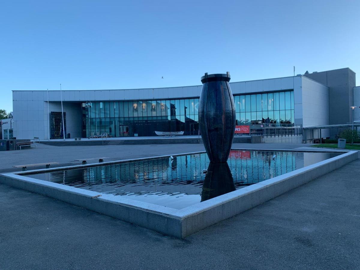 Husnes Sentrum Hotell ภายนอก รูปภาพ